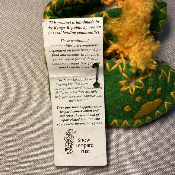 Embroidered Handmade Wool Felt Baby Slippers - Picture 4 of 8